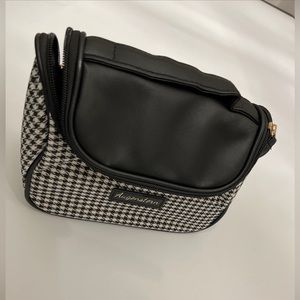 Used makeup bag but in great condition.